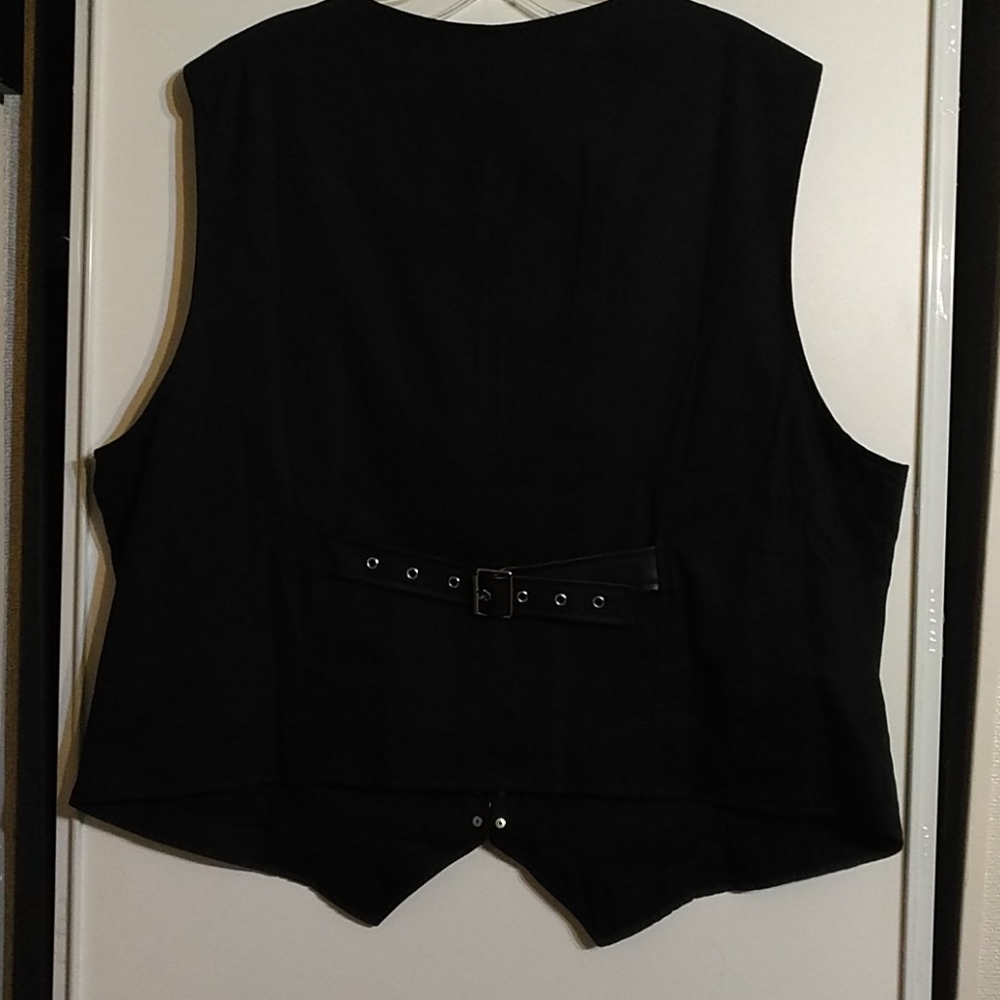 Vest - Picture 4 of 4